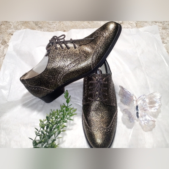 Cole Haan Gold Oxford Shoes with Wingtip Design - Picture 1 of 10